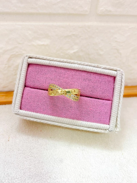 ANEL FOLHEADO A OURO COM BANHO DE VERNIZ - REGULAVEL