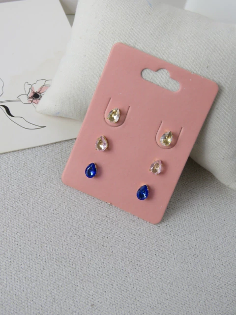 BRINCO CARTELA FOLHEADO A OURO - TRIO GOTINHA ZIRCONIA CRISTAL/ ROSA/ AZUL ESCURO