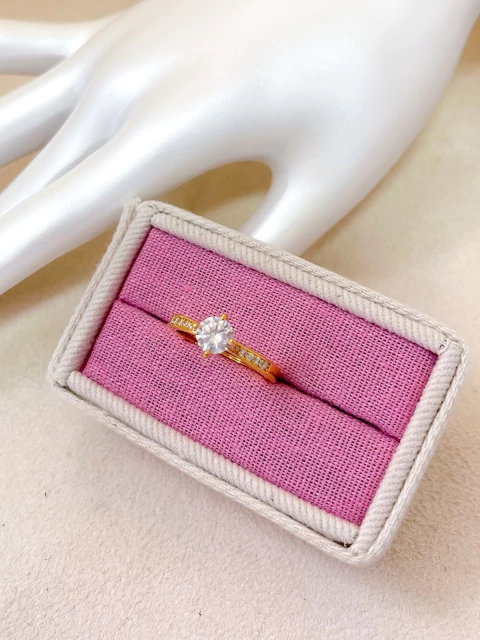 ANEL FOLHEADO A OURO COM BANHO DE VERNIZ - REGULAVEL