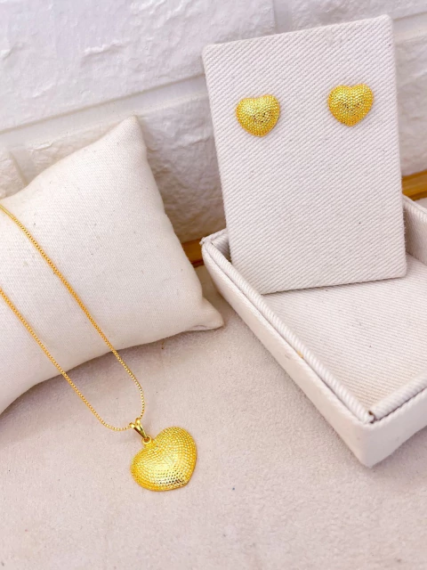 CONJUNTO FOLHEADO A OURO - CORAÇÃO TEXTURIZADO