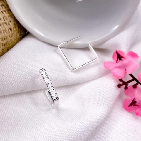 ARGOLA FOLHEADA A PRATA QUADRADA 1,5cm