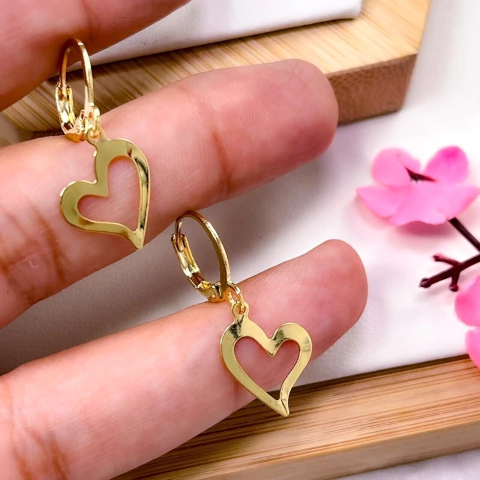 BRINCO FOLHEADO A OURO 18K- ARGOLINHA CORAÇÃO
