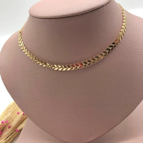 CHOKER JOINHA FOLHEADA A OURO - ESCAMA / SETA
