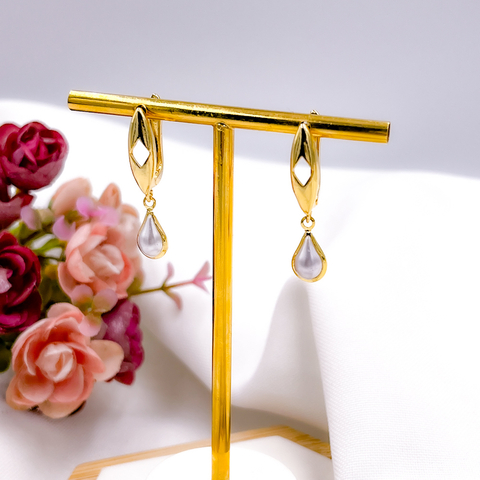 BRINCO FOLHEADO A OURO 18K - ARGOLINHA QUADRADA GOTA PÉROLA