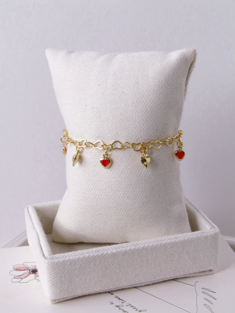 PULSEIRA FOLHEADA A OURO - CORAÇÕES COM ZIRCONIA VERMELHA - comprar online