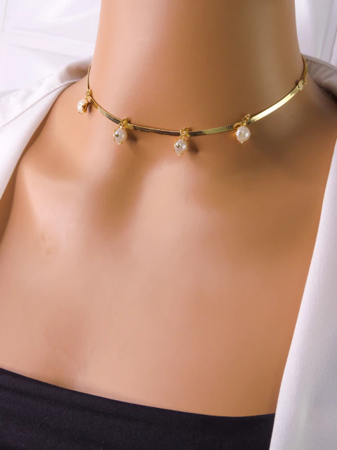 COLAR JOINHA FOLHEADA A OURO - FITA COM APLICAÇÕES EM PEROLA - comprar online