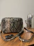Bolsa Cross Body Victorias Secret Com Zíper Cobra