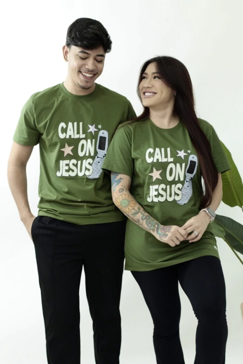 Camiseta Call on Jesus - Unissex - comprar online