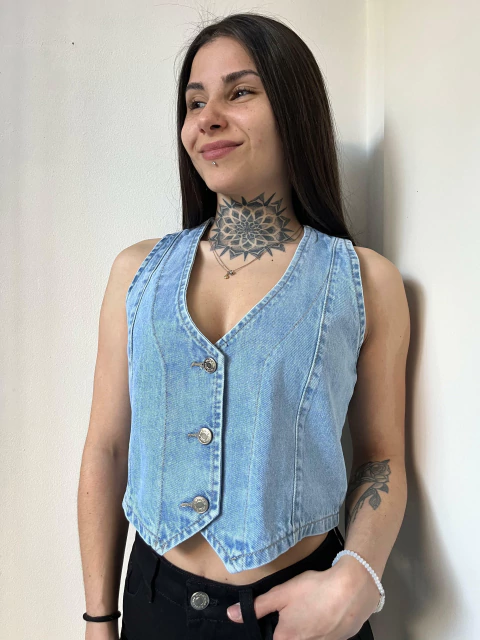 Moers / Chaleco Celeste Claro - comprar online