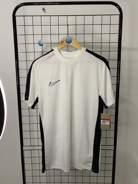 Camisa N!ke Academy 2023