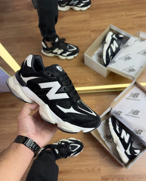 Tênis NB 9060 Preto e Branco com solado robusto e design moderno.