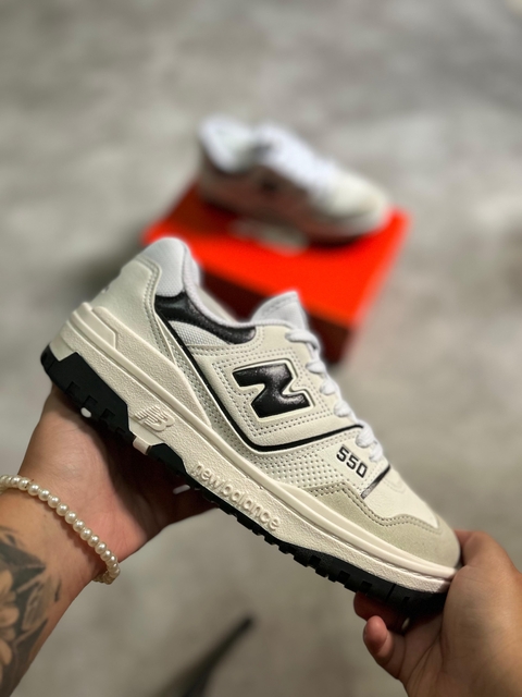 NB 550 Branco Premium: estilo clássico, acabamento impecável.