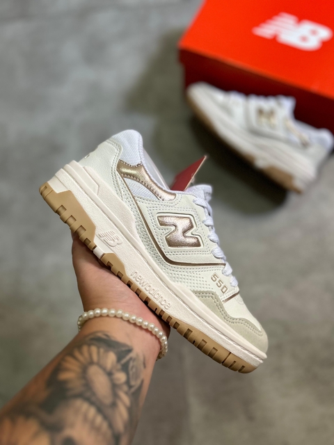 NB 550 Bege Premium: o clássico retrô repaginado com elegância.