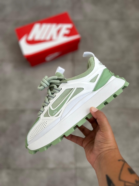 NK Bailleil Branco/Verde: estilo esportivo premium e máximo conforto.