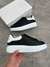Tênis preto premium com visual sofisticado e minimalista.
