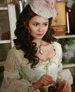 Colar Katherine Pierce 1864 The Vampire Diaries bronze azul camafeu