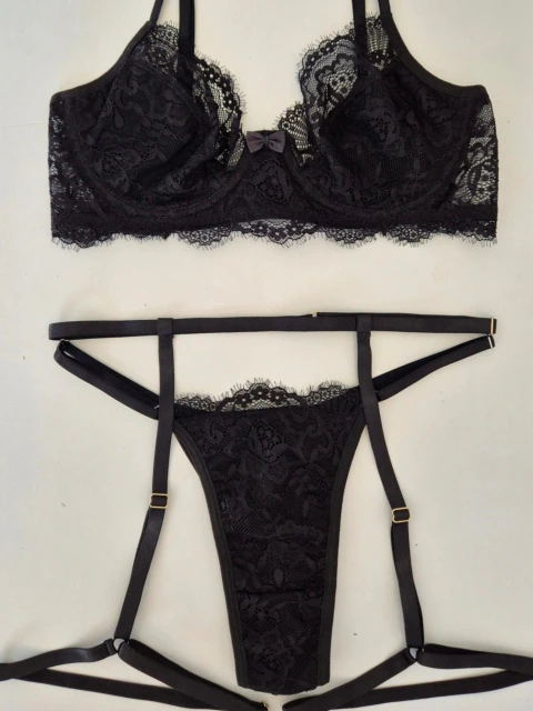Conjunto Amélia com cinta-liga