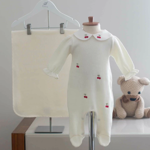 Saída Maternidade Cerejinha Off White - Tricotil