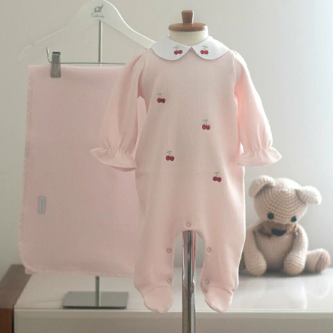 Saída Maternidade Cerejinha Rosa - Tricotil - comprar online