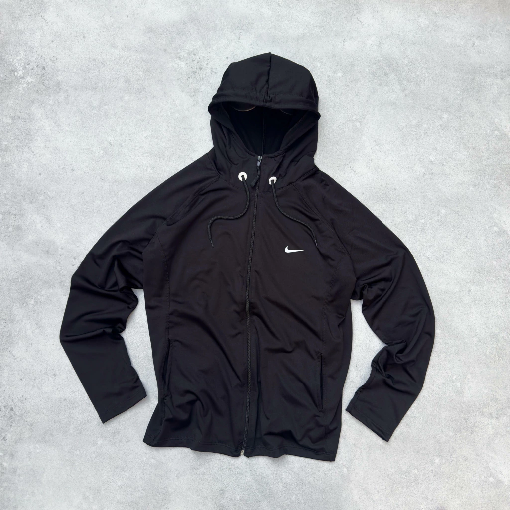 Campera deportiva nike - negra