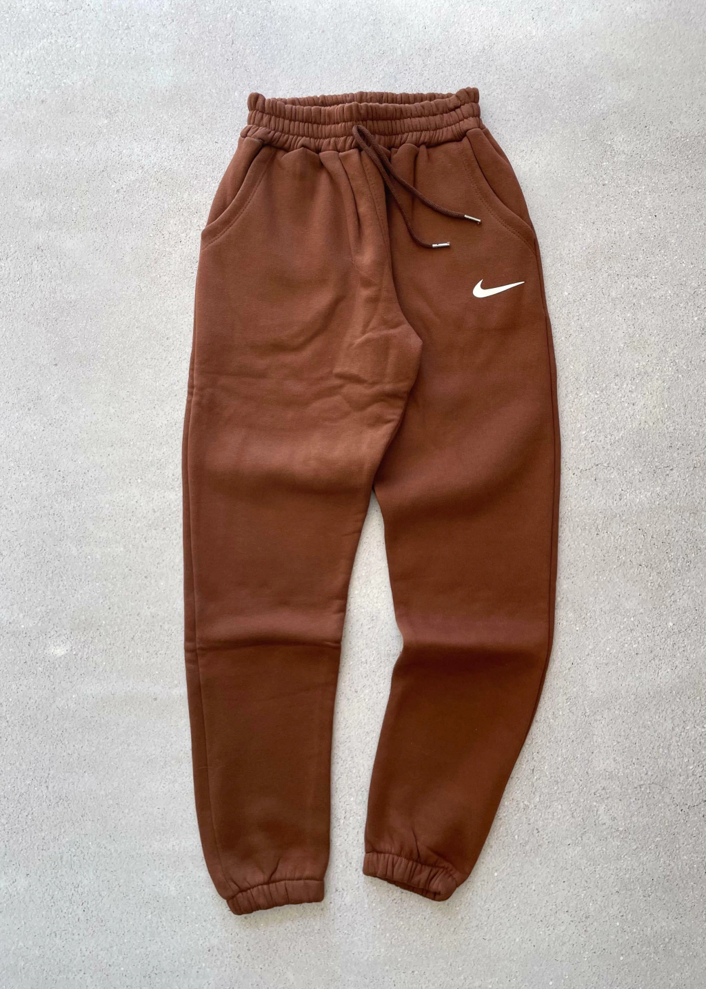 Jogging nike marrón (talle M)