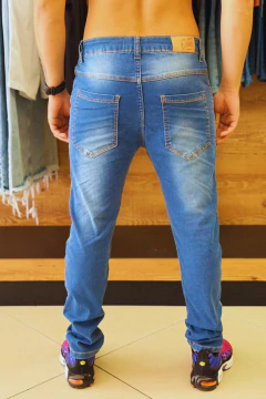 Calça Denim 4 Azes Art: O Visual "Caro" que o seu Rolê Pede - 4 Azes Jeans