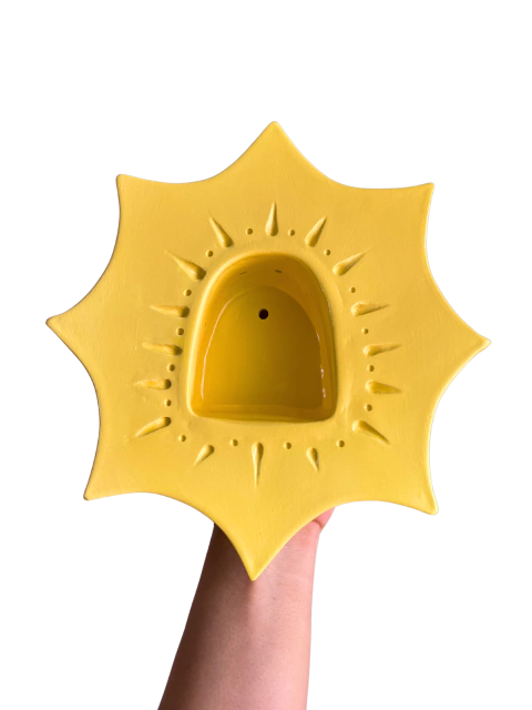 Porta vela decorativo em cerâmica fria artesanal. Ideal para velas LED, decoração afetiva e presentes especiais. Peça exclusiva e feita à mão.