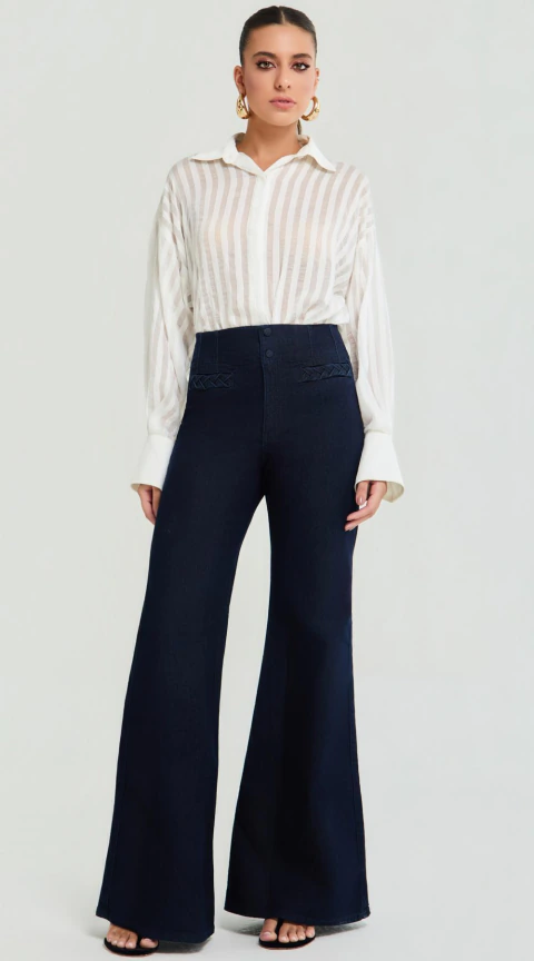 CALÇA PANTALONA COM DETALHE TRANÇA