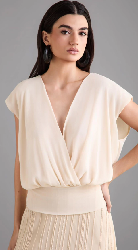 Vestido com Decote Transpassado em Chiffon on internet