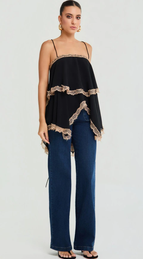 BLUSA DE ALÇA FINA COM RENDA