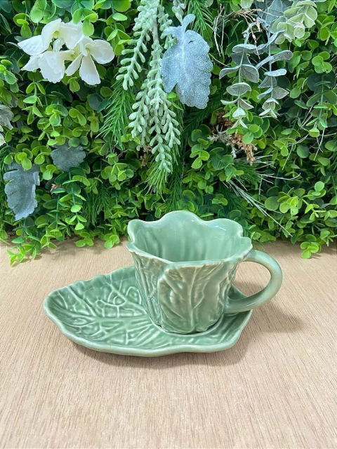 Xícara de Chá com Pires Couve Encanto