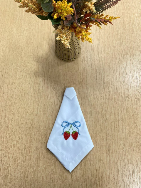 Guardanapo Moranguinho Azul Bordado