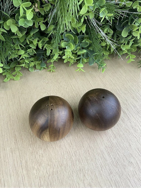Saleiro e Pimenteiro Esférico Madeira Acácia 7cm - comprar online