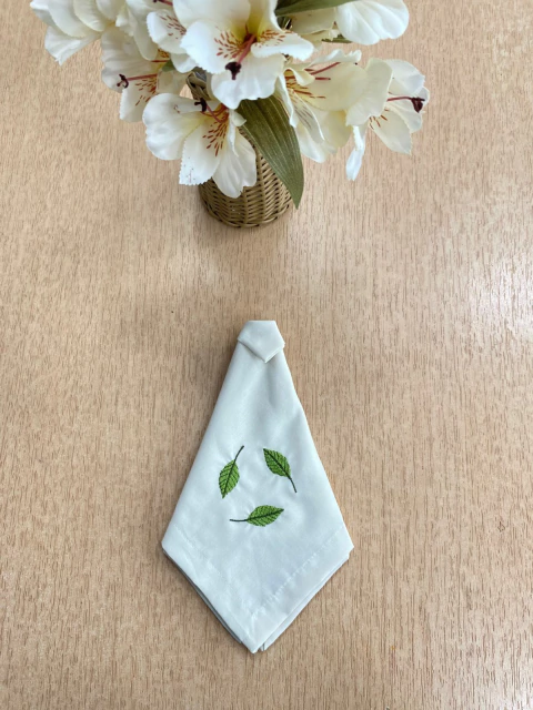 Guardanapo Três Folhas Bordado - comprar online