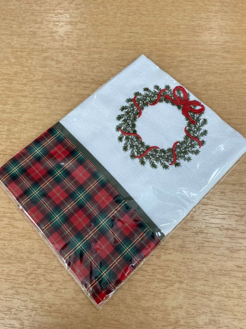 Pano de Prato Bordado Guirlanda Natalina e Xadrez - comprar online