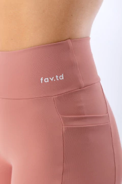 Shorts Run Thaisa Rose na internet