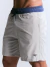 Short masculino cinza claro com cós azul escuro e cordão ajustável, com logo "up" na perna.