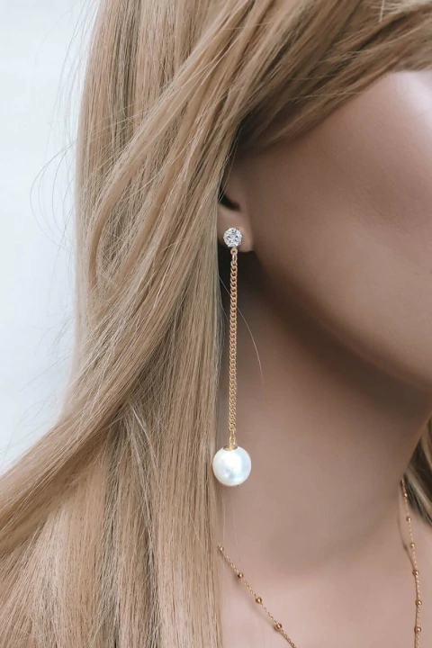 brincos compridos sweet lucy brinco longo perola brinco longo com perola na ponta brinco longo de perola dourado brinco comprido de perola brinco de festa brinco de perola festa