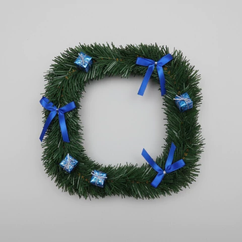 Muerdago Corona 24cm con Adornos Navideños Distintos Diseños - comprar online