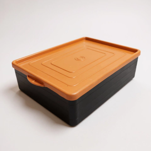 Canasto Plástico Negro c/Tapa Naranja 4lts - comprar online