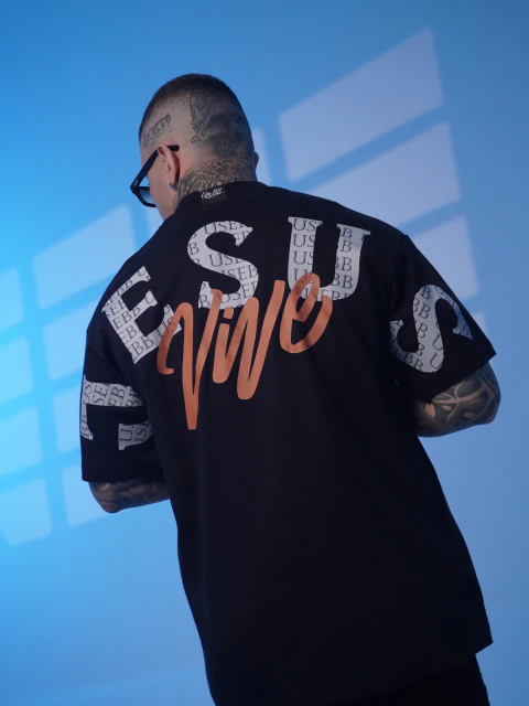 OVERSIZED " JESUS VIVE "- PRETA