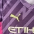 Kit Infantil Manchester City Goleiro Puma 23/24 - Roxo com detalhes em rosa e dourado - Mantos L & E