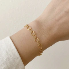Pulseira Dourada ou Prateada Elos de Coração em Aço Inoxidável - Leona Acessórios