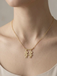 Colar 2 Meninas em Aço Inoxidável Dourado - comprar online