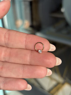 Piercing Captive com Pedrinha em Aço Inoxidável na internet