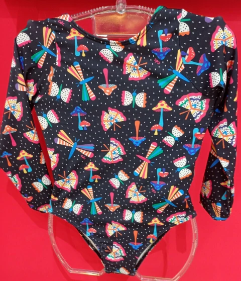 Chuva de Borboletas Maiô Mangas Longas