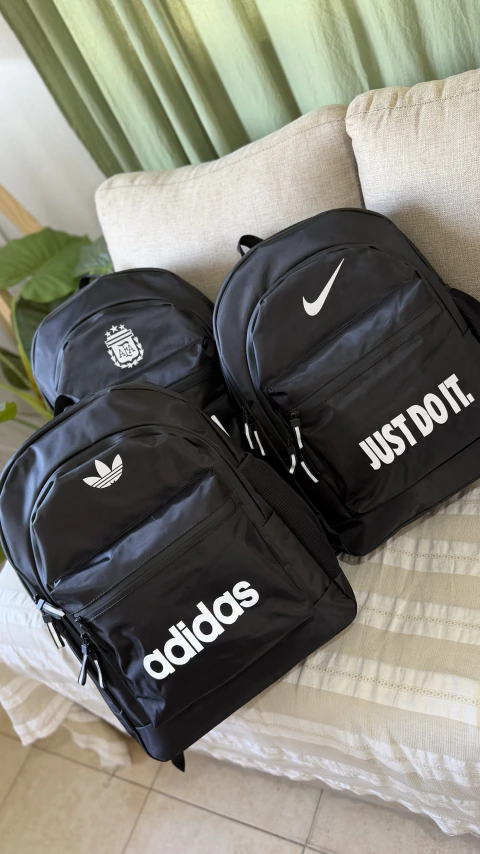 MOCHILA 3 BOLSILLOS IMPERMEABLE