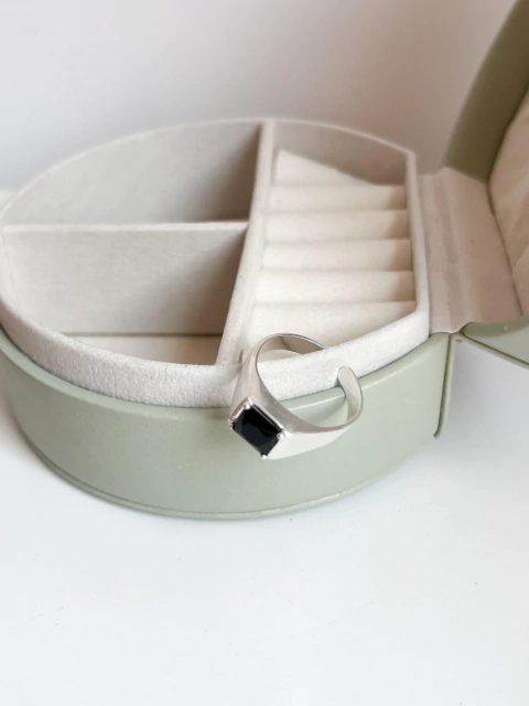 ANEL DE PRATA PEDRA ONIX REGULÁVEL