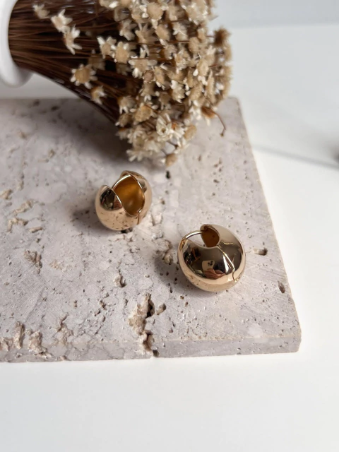 ARGOLA OVAL OCA DOURADA