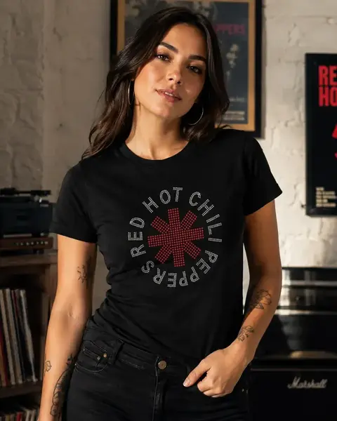 Camiseta Red Hot Chili Peppers em Strass Feminina Baby Look em Viscolycra Premium